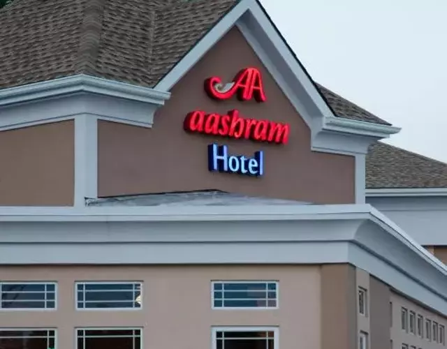 Aashram Hotel by Niagara River