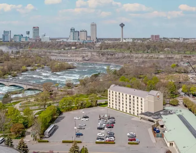 Comfort Inn The Pointe