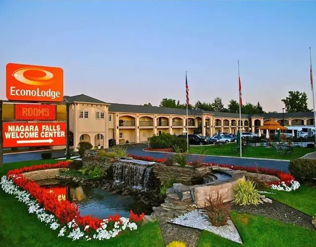 Econo Lodge at the Falls North