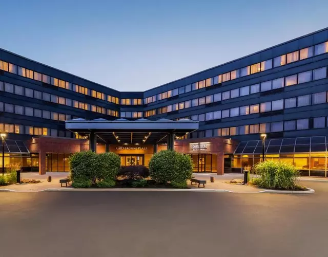 Crowne Plaza Edison by IHG
