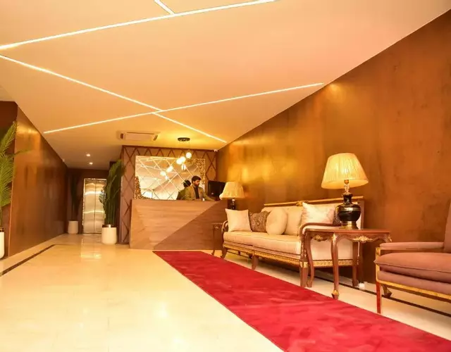 Tom's Luxury Hotel