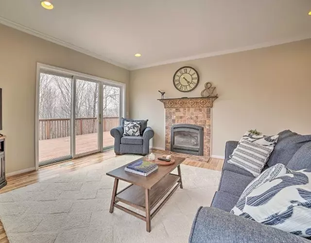 1 Mi to Nubs Nob Pet-Friendly Home with Hot Tub