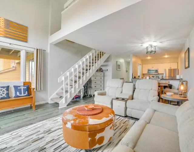 1 Mi to Nubs Nob Ski Resort Harbor Springs Condo