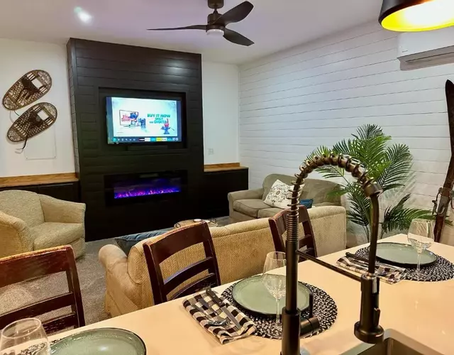 Modern 2BR Retreat in Harbor