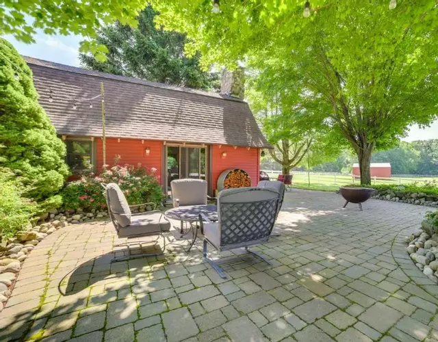 Peaceful Farmhouse with Fire Pit Near Town and Lake!