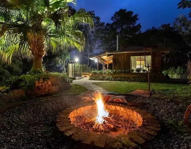 Cabana com jacuzzi em meio a Mata Atlântica