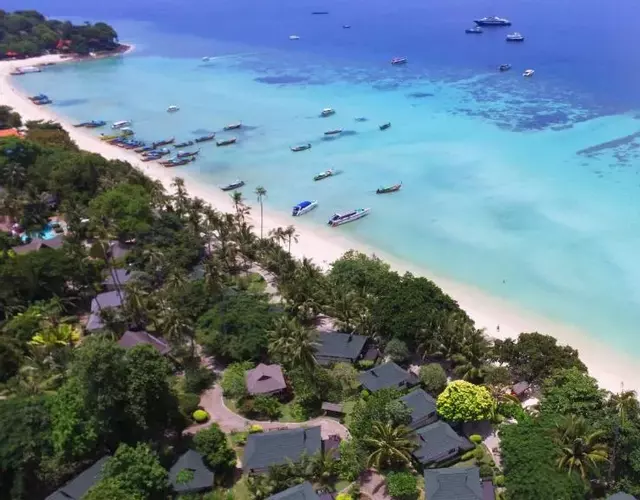 Phi Phi Holiday Resort, Leam Tong Beach