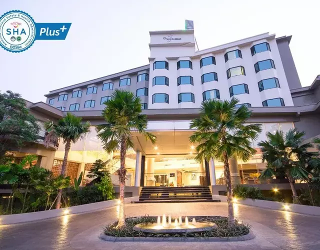 The Grand Riverside Hotel
