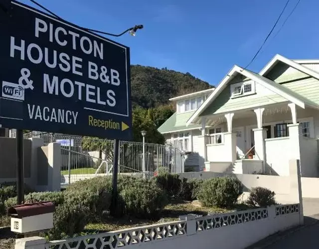 Picton House B&B and Motel