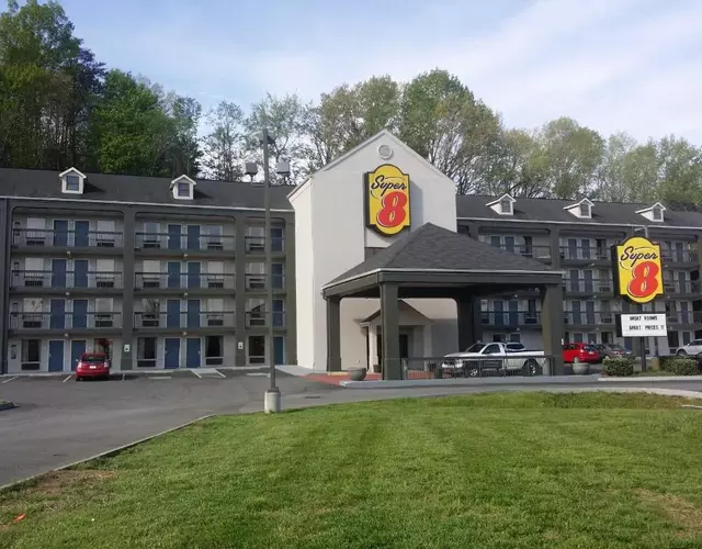 Super 8 by Wyndham Pigeon Forge-Emert St