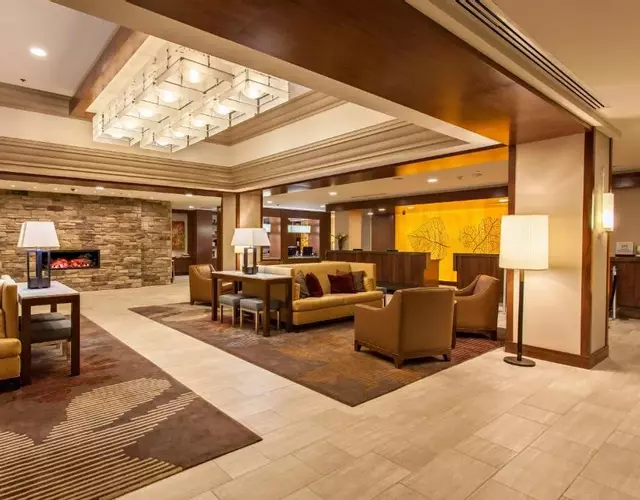 DoubleTree by Hilton Pittsburgh-Green Tree