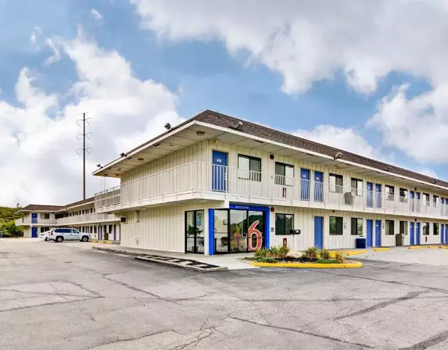 Motel 6-Pittsburgh, PA - Crafton