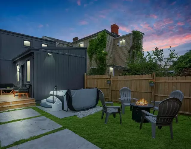 Urban Oasis Retreat With Luxury Design, Hot Tub, Fire Pit, Breathtaking Downtown & River Views