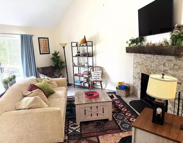 2 BR JIMINY PEAK w Mountain Views SLEEPS 7 Gorgeous