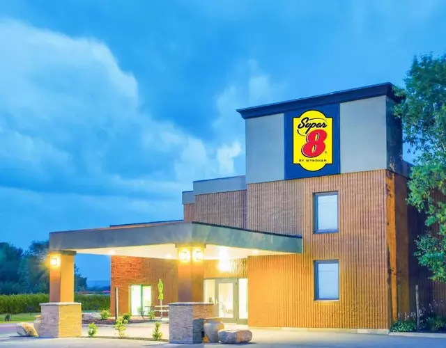 Super 8 by Wyndham Plattsburgh