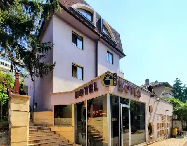 Family Art Hotel Gallery