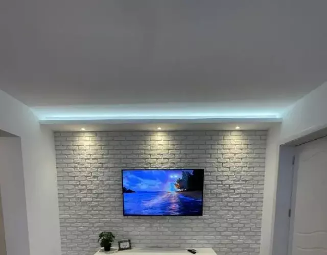 Robert's White Apartment