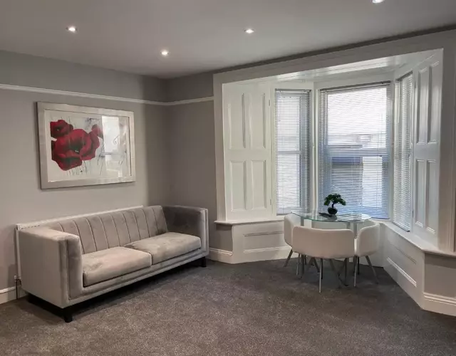 Large 1 Bedroom Flat With Private Parking