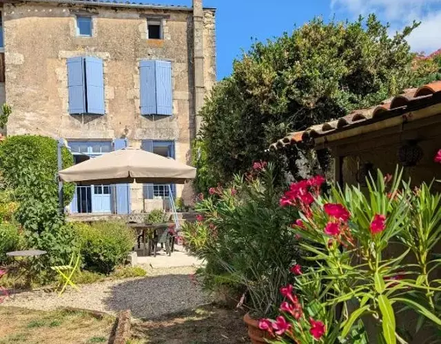 Maison Galice à Lusignan village médiéval - Base loisir gratuite- 30 min Futuroscope