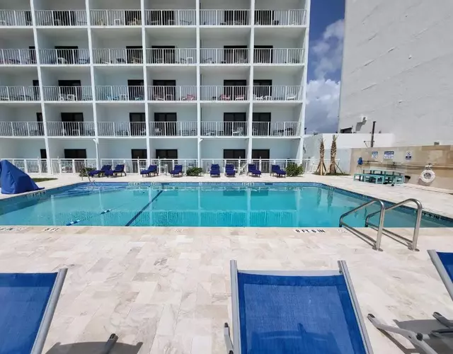 Beachside Hotel - POOL IS OPEN!