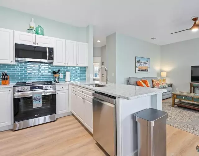 ON Flagler Avenue! Dog Friendly with Balcony and Parking Walk to the Beach!