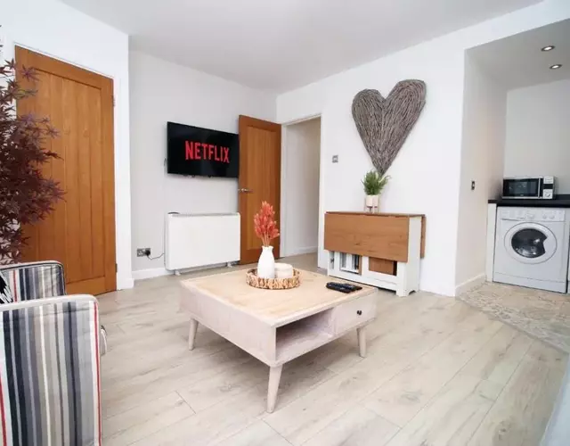 Central Mumbles Apartment, Properties By O & G, Incredible Location, Sleeps 4!