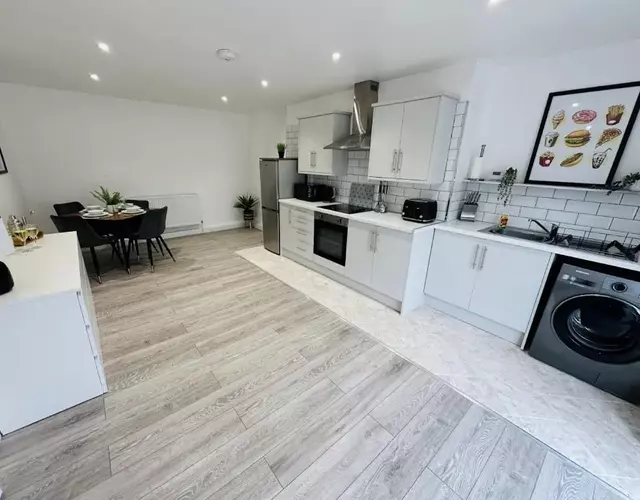 Ysgol Corner by PJ Stays