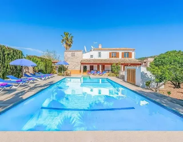 6 bedroom villa a very short to Port Pollensa by Renthousing