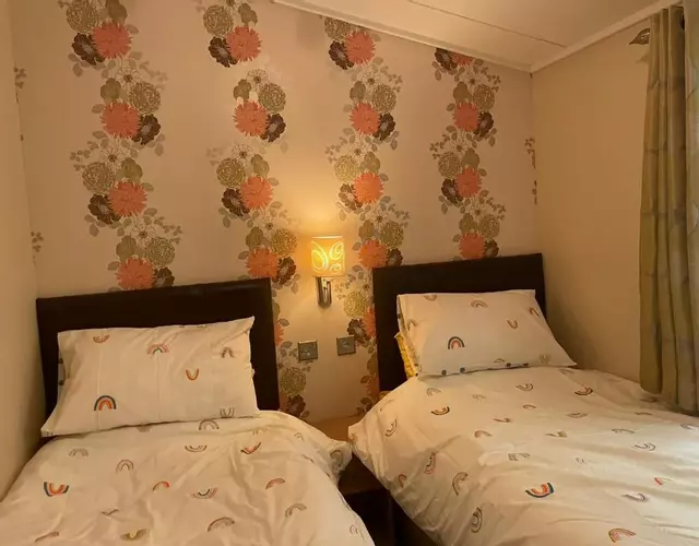 3 Bedroom Lodge - Willows 24, Trecco Bay