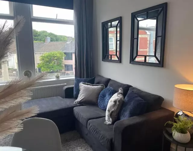 The Retreats 2 Kenfig Hill Pet Friendly 2 Bedroom Flat with King Size bed twin beds and sofa bed sleeps up to 5 people