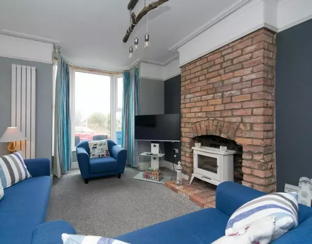 6 Afallon, Beachside holiday house