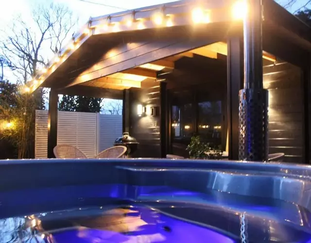 Caban Y Tan Dderwen with private Wood Fired Hot Tub