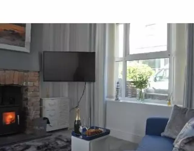 Cosy seaside cottage