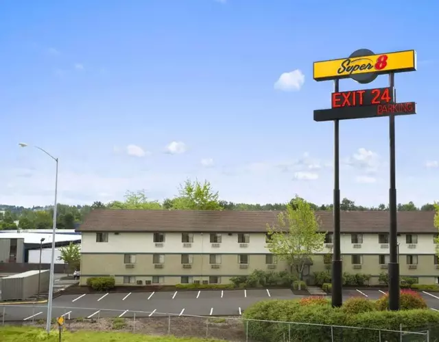 Super 8 by Wyndham Portland Airport
