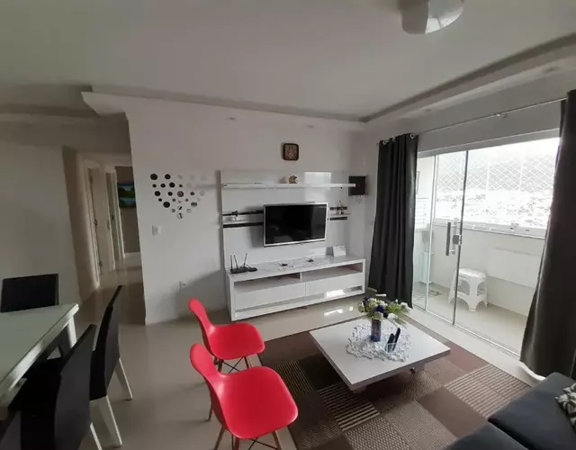 Lindo apto completo a 150m da praia