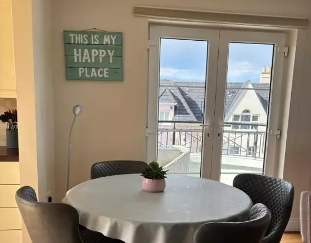 Portrush West Strand, Seaviews, 2 balconies sleeps 6
