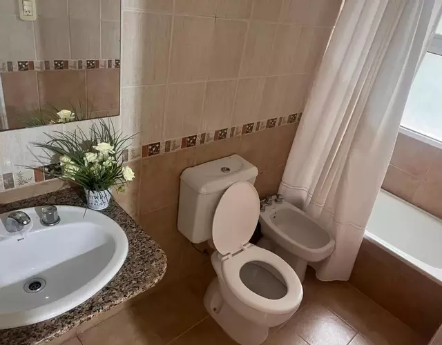 Mono ambiente a pasos de la COSTANERA Tercer piso escalera