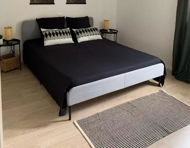 A cosy renovated one bedroom appartement with parking space and near the sea and the historical city center