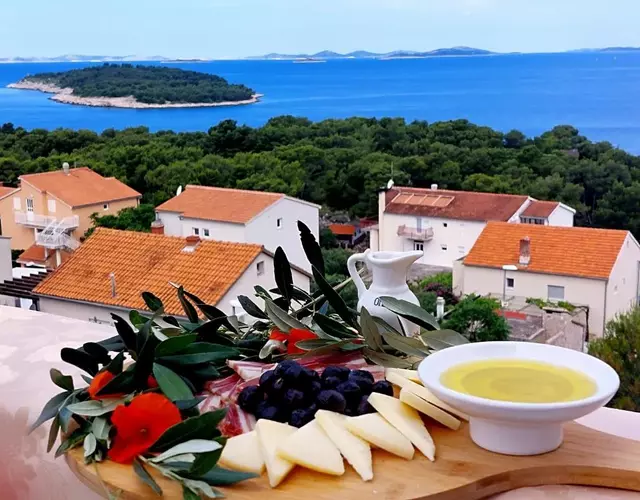 Apartments Tonći and Iris