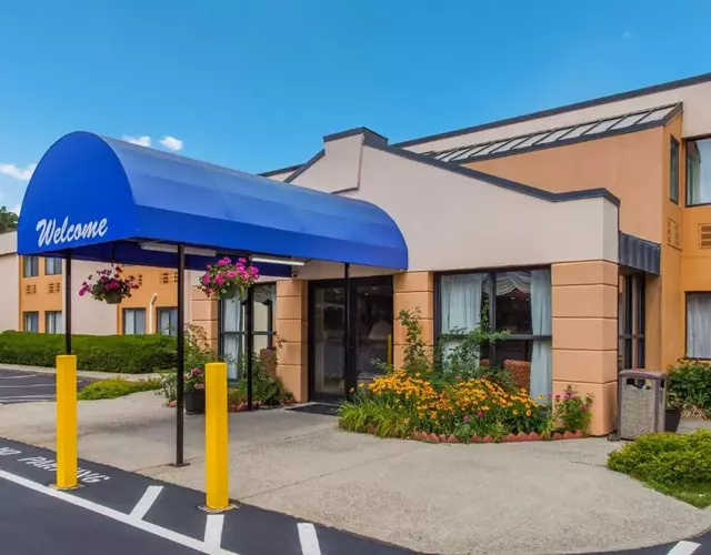 All Seasons Inn & Suites