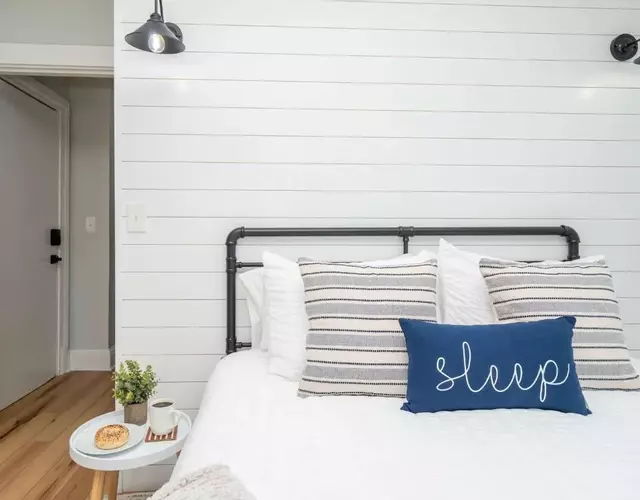 Jennifer's Modern & Comfy Broadway Retreat