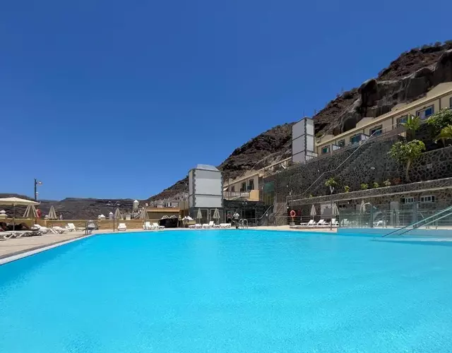 3BR Valley Dreamhouse -Solarium Terrace AirCon & Pool