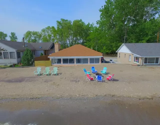 Private Sand Beach Cottage - Sleeps 10