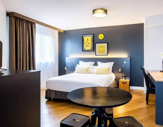 Best Western Plus Suitcase Paris La Défense
