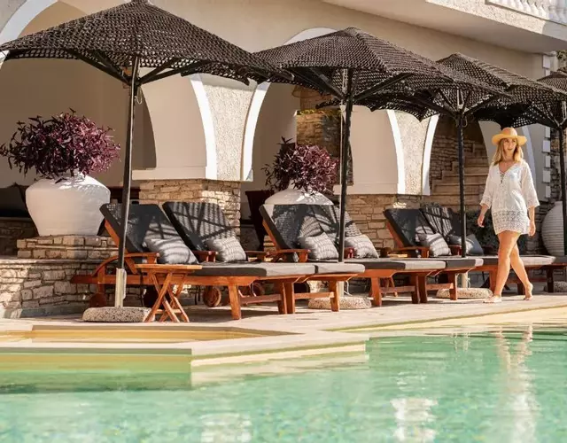 Ino Hotel & Suites