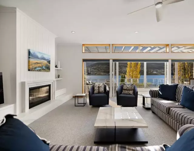Kelvin Heights Retreat Lake Views BBQ Fireplace