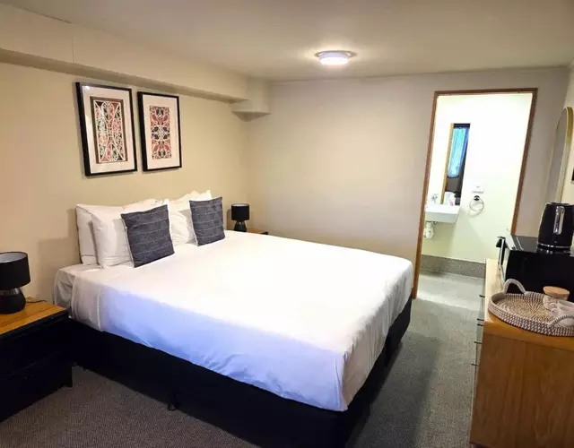Lakefront Super King Studio in Queenstown CBD!