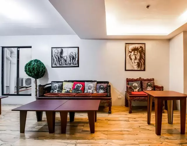 OYO 136 Regal Residences