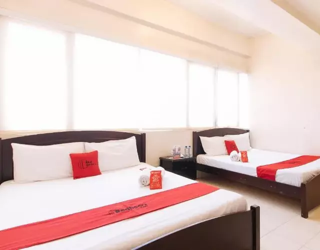 RedDoorz Plus @ E Rodriguez Corner Banawe