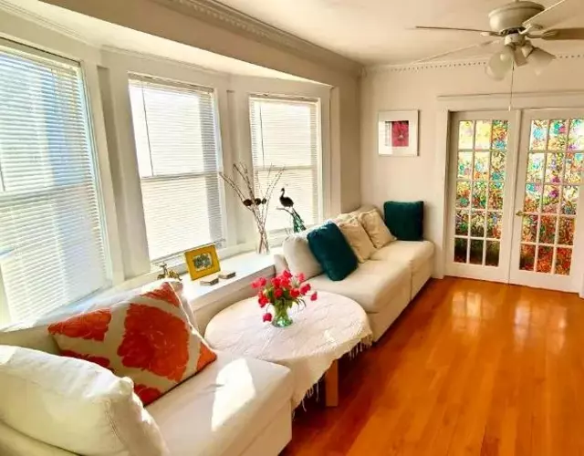 Near Train Station Gorgeous 3-Bedroom Apartment with Patios